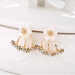 フラワーピアス